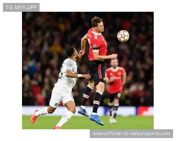 曹永竞边路内切后兜射远角,皮球擦着立柱飞出底线 曹永竞边路内切后兜射远角,皮球擦着立柱飞出底线